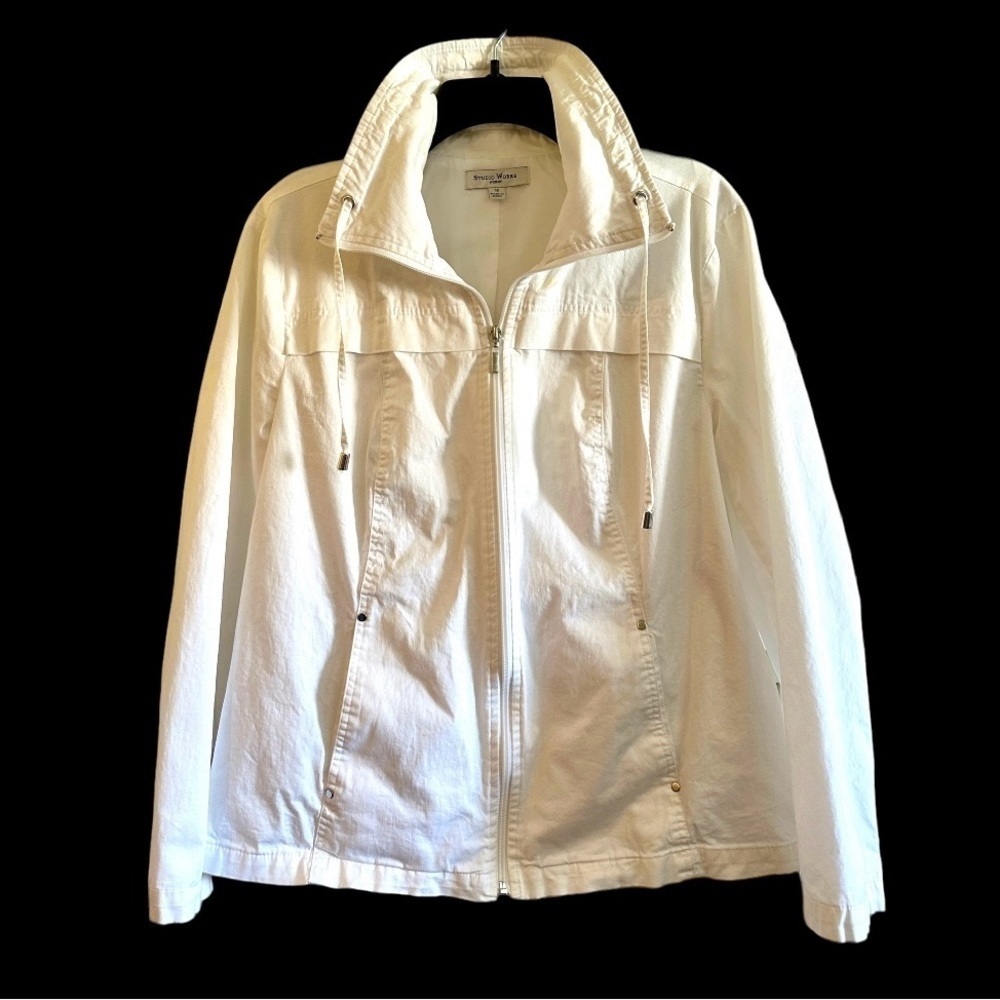 STUDIO WORKS, WOMENS, WHITE COTTON WINDBREAKER. FULLY LINED. SIZE 1X